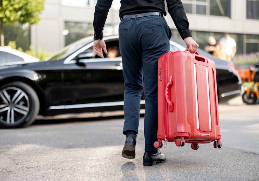 Geschäftsreisen bequem starten: Die Vorteile eines privaten Chauffeurs